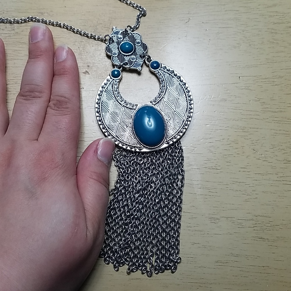 Fun necklace with real design